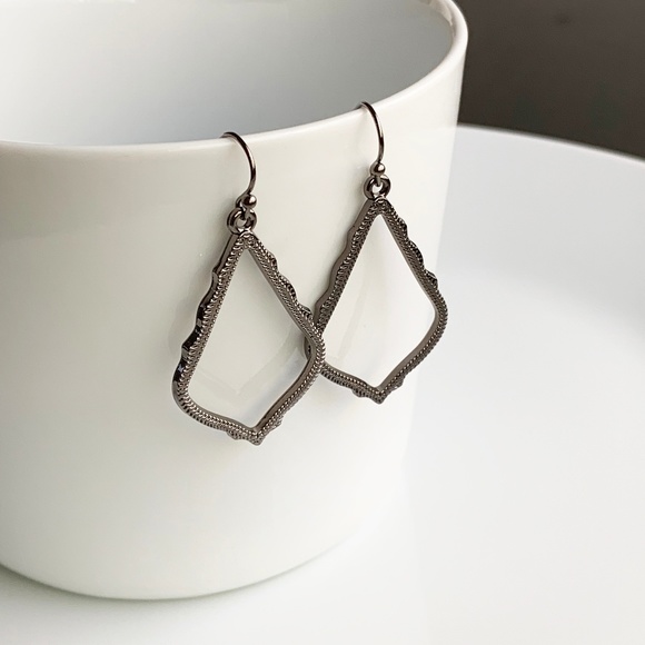 Jewelry - NEW Small Frame Earrings (black)